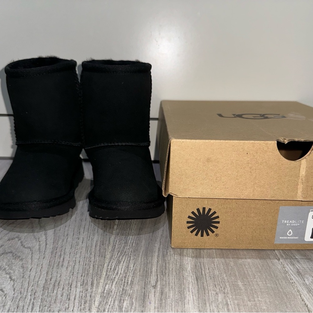 UGG Classic black toddler size 8